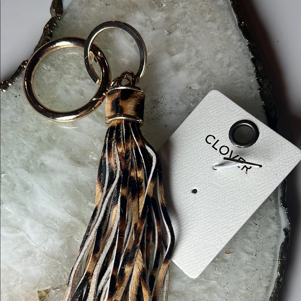 🐆Clover- Animal Print Tassel Keychain | Bag Charm | Neutral Leopard | Gold Ring - Picture 6 of 7